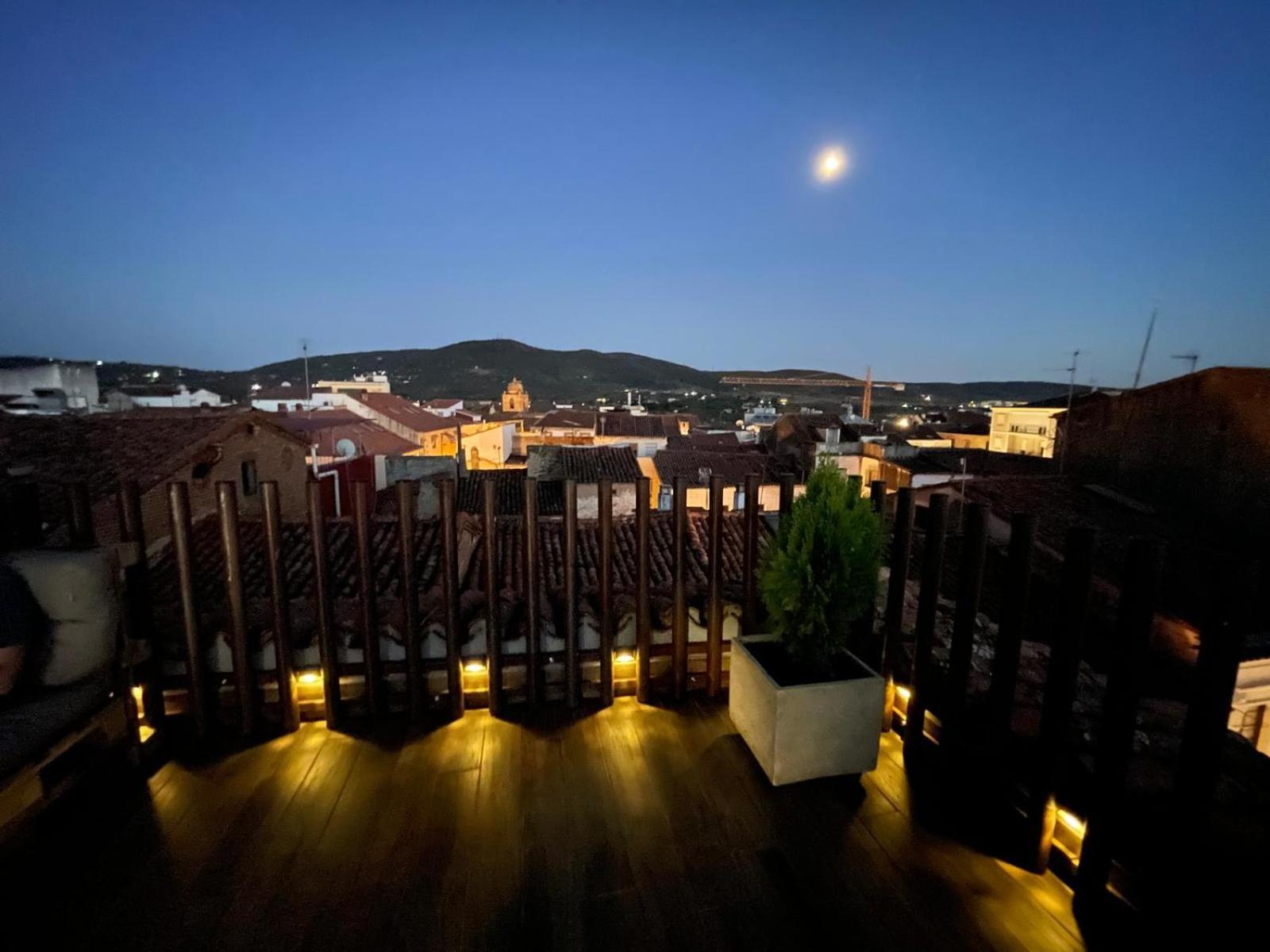 Skyline Plasencia Esterno foto